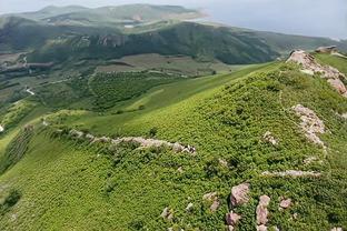 德容已代表巴萨在西甲出场139次，追平克鲁伊夫的数据